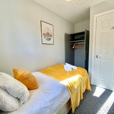 Free Private Parking! Oakley House And Garden! Fully Equipped 4 Comfy Beds Villa Corby Luaran gambar
