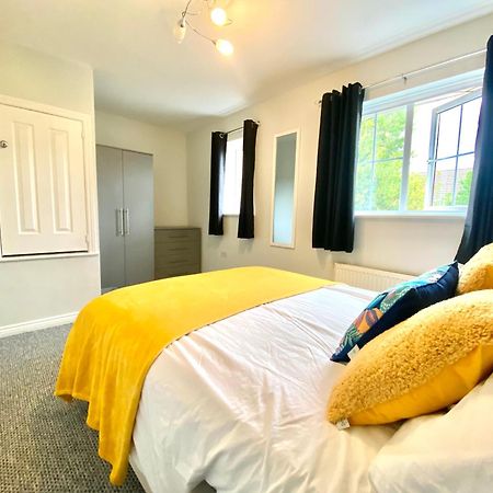 Free Private Parking! Oakley House And Garden! Fully Equipped 4 Comfy Beds Villa Corby Luaran gambar