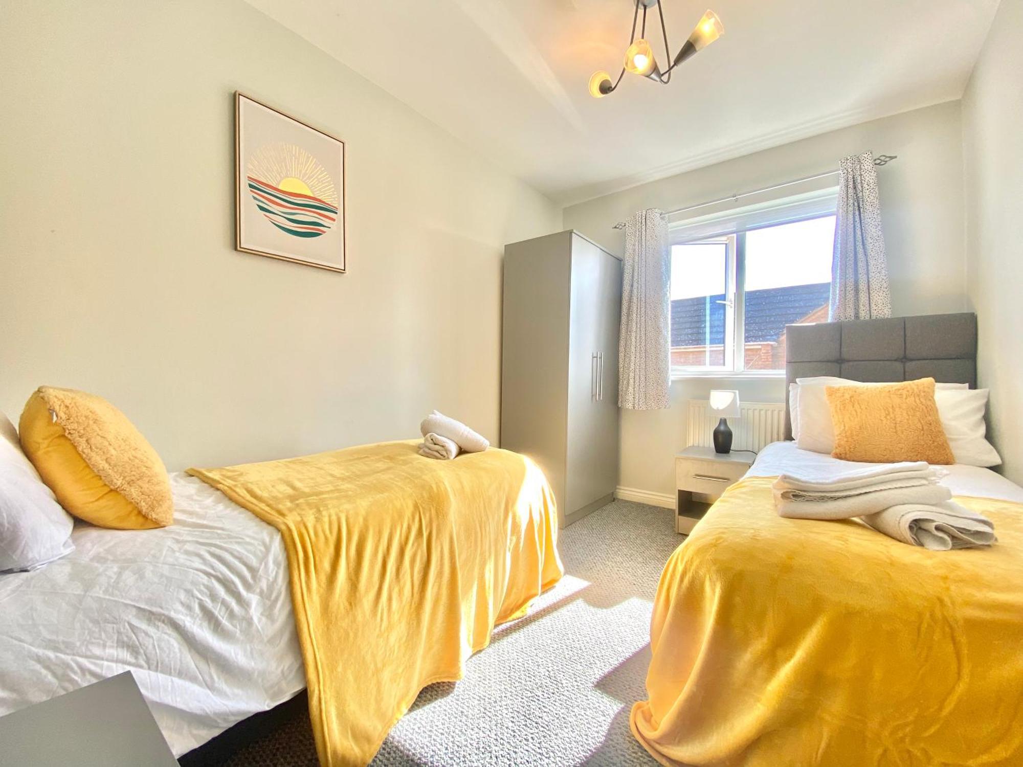 Free Private Parking! Oakley House And Garden! Fully Equipped 4 Comfy Beds Villa Corby Luaran gambar