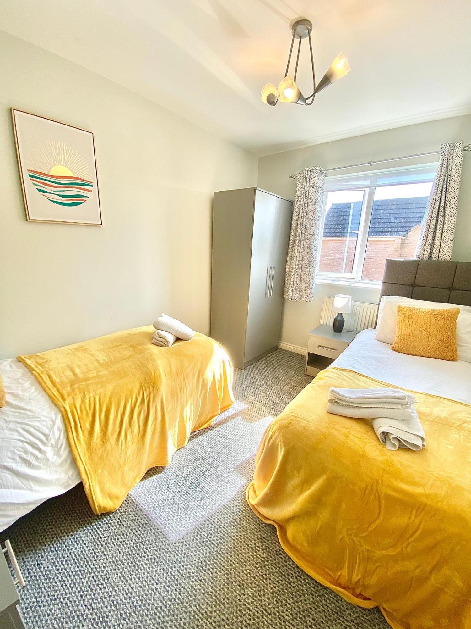 Free Private Parking! Oakley House And Garden! Fully Equipped 4 Comfy Beds Villa Corby Luaran gambar