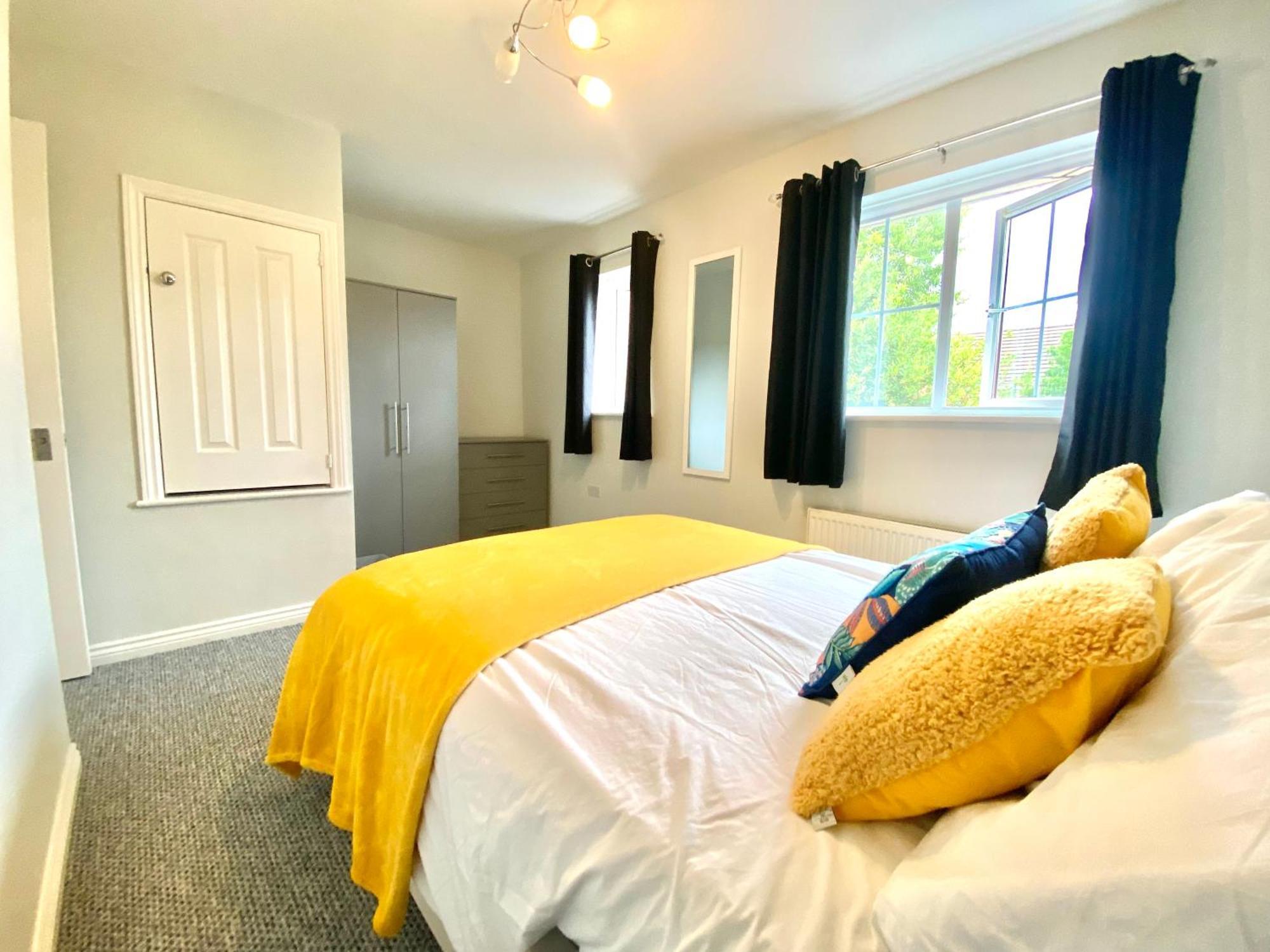 Free Private Parking! Oakley House And Garden! Fully Equipped 4 Comfy Beds Villa Corby Luaran gambar
